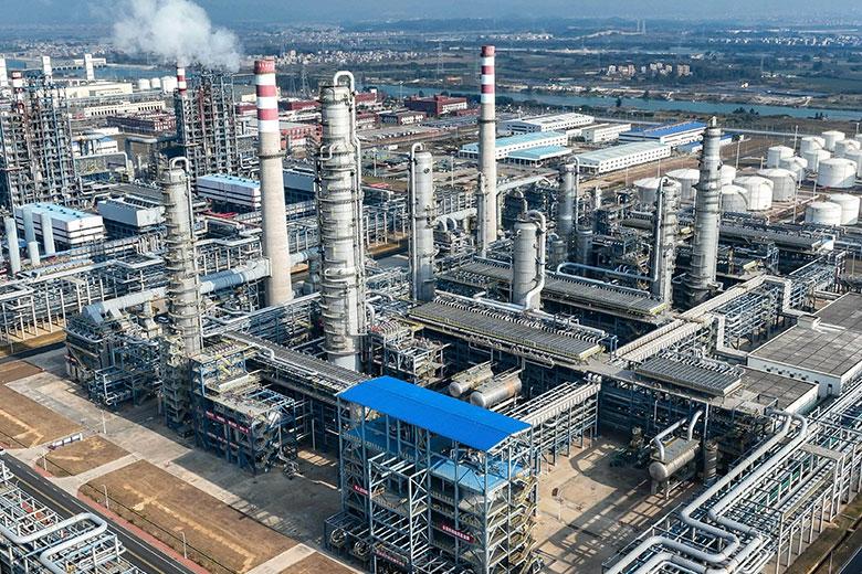 Raffinage du p&eacute;trole et traitement chimique